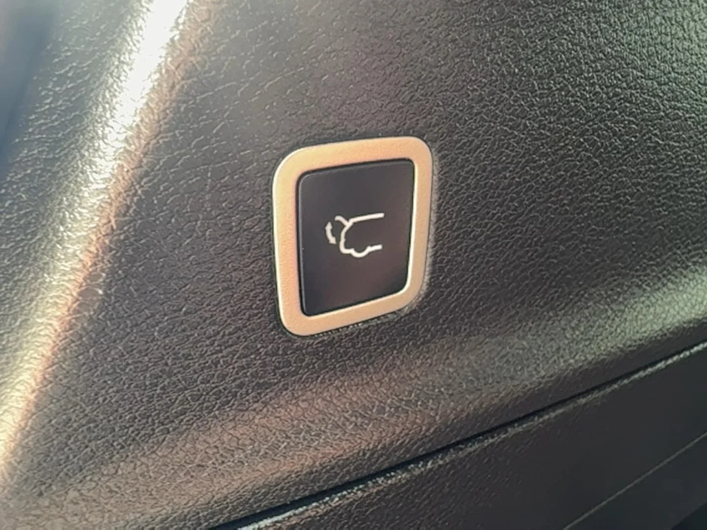 Used 2025 Fathom Blue Pearlcoat Chrysler Limited image 31