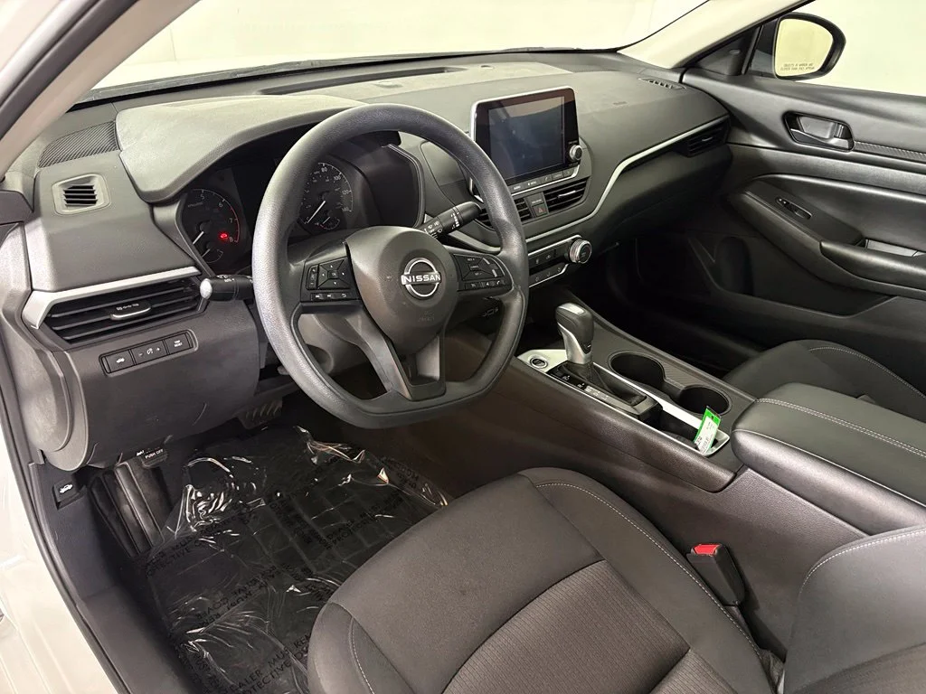 Used 2025 White Nissan 2.5 S image 16