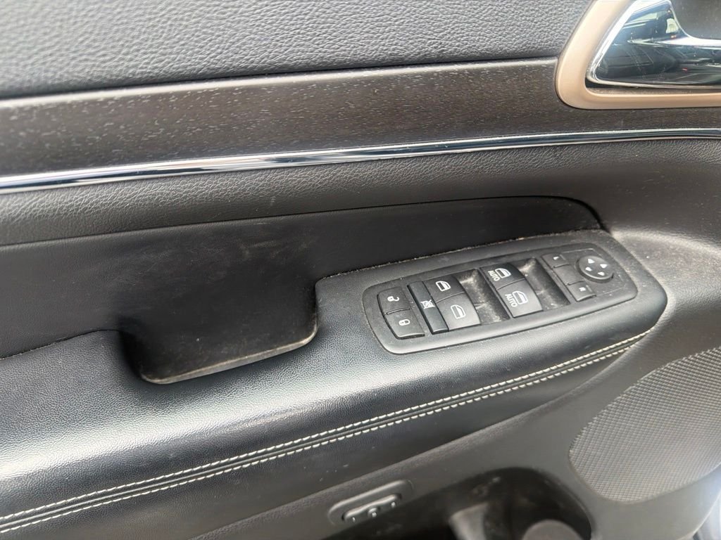 Used 2017 Silver Jeep Limited image 12