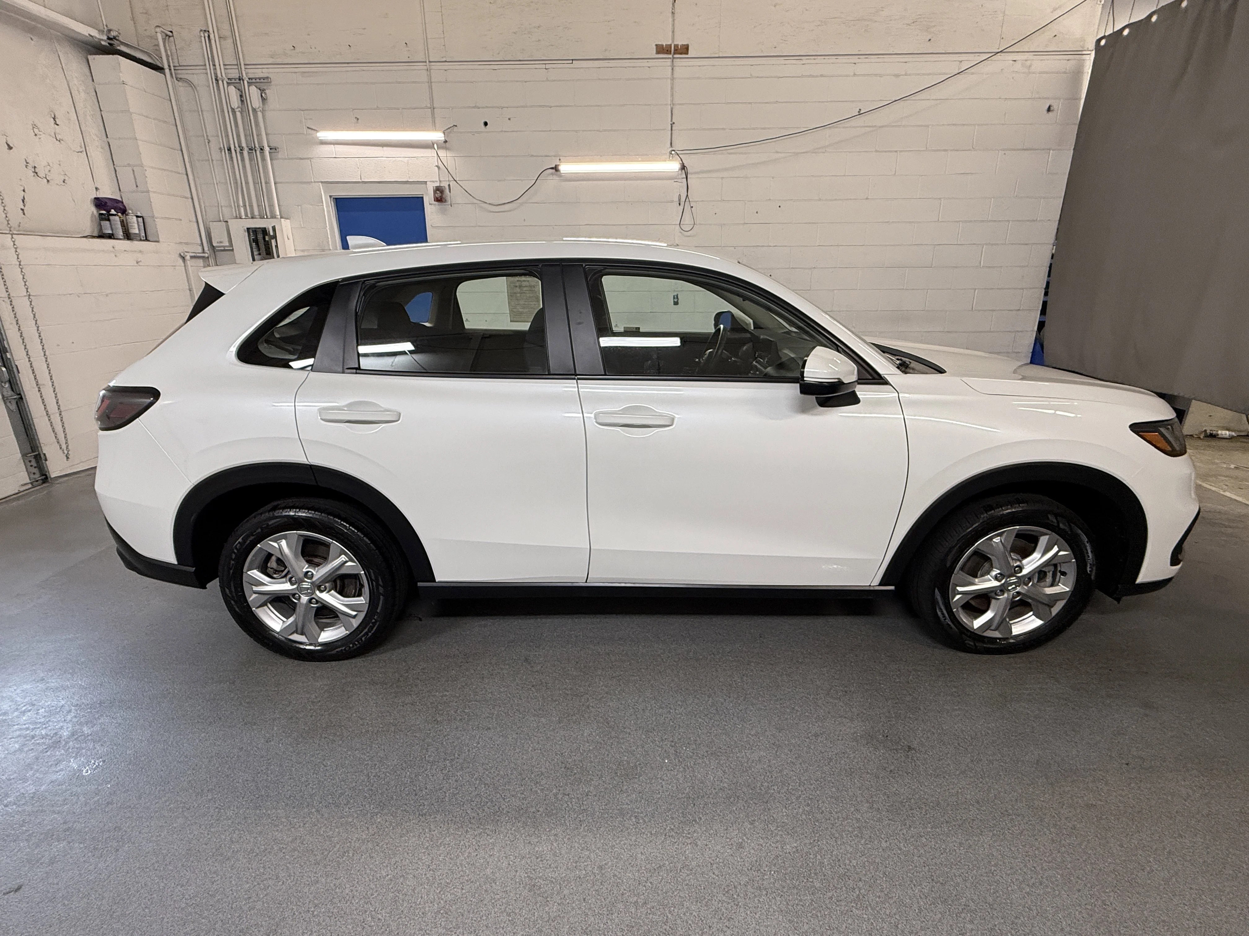Certified Used 2023 Platinum White Pearl Honda LX image 10