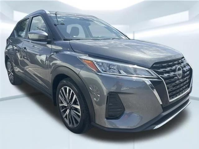 Used 2023 Gray Nissan SV image 3