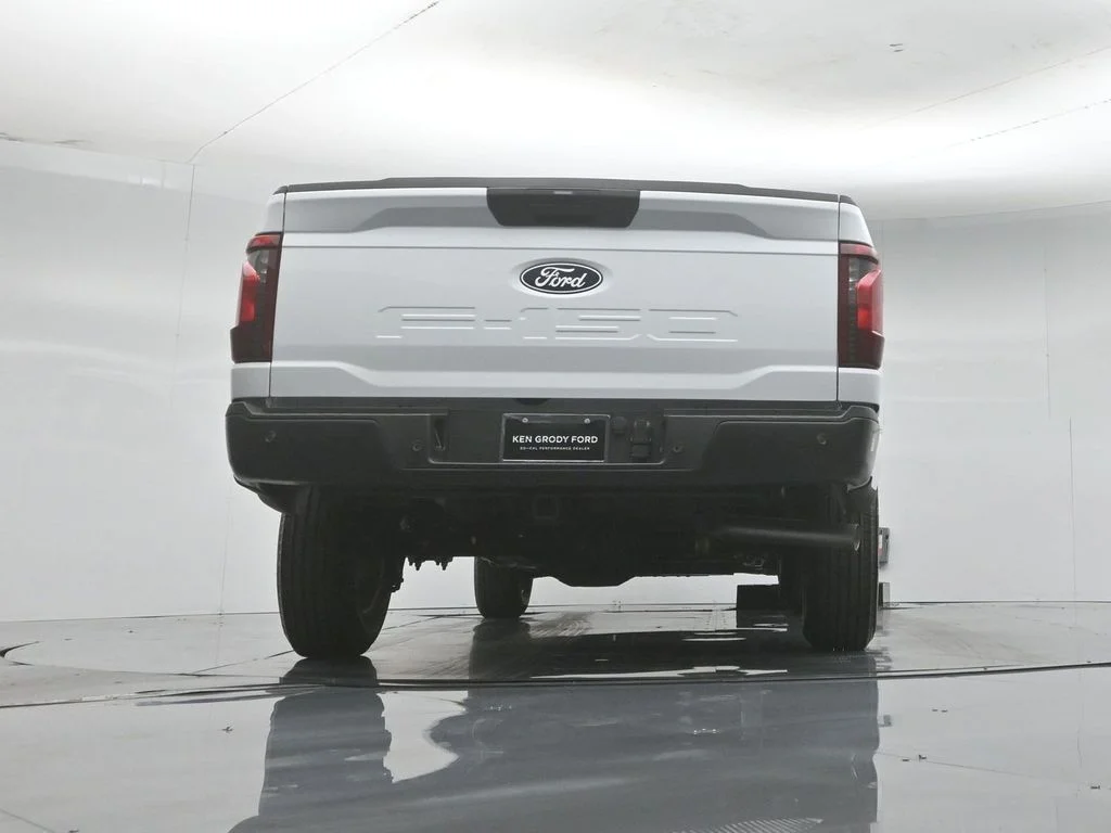 New 2026 Oxford White Ford XL image 38