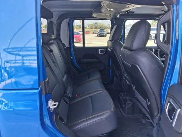 New 2026 Hydro Blue Pearl-Coat Exterior Paint Jeep Sahara image 23