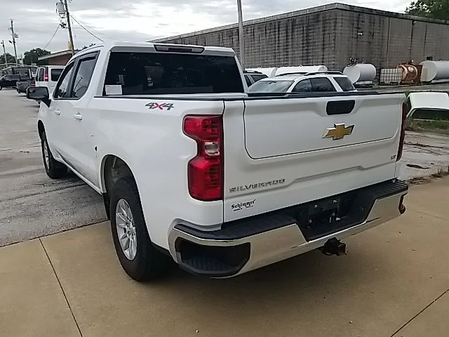 Used 2022 White Chevrolet LT image 18