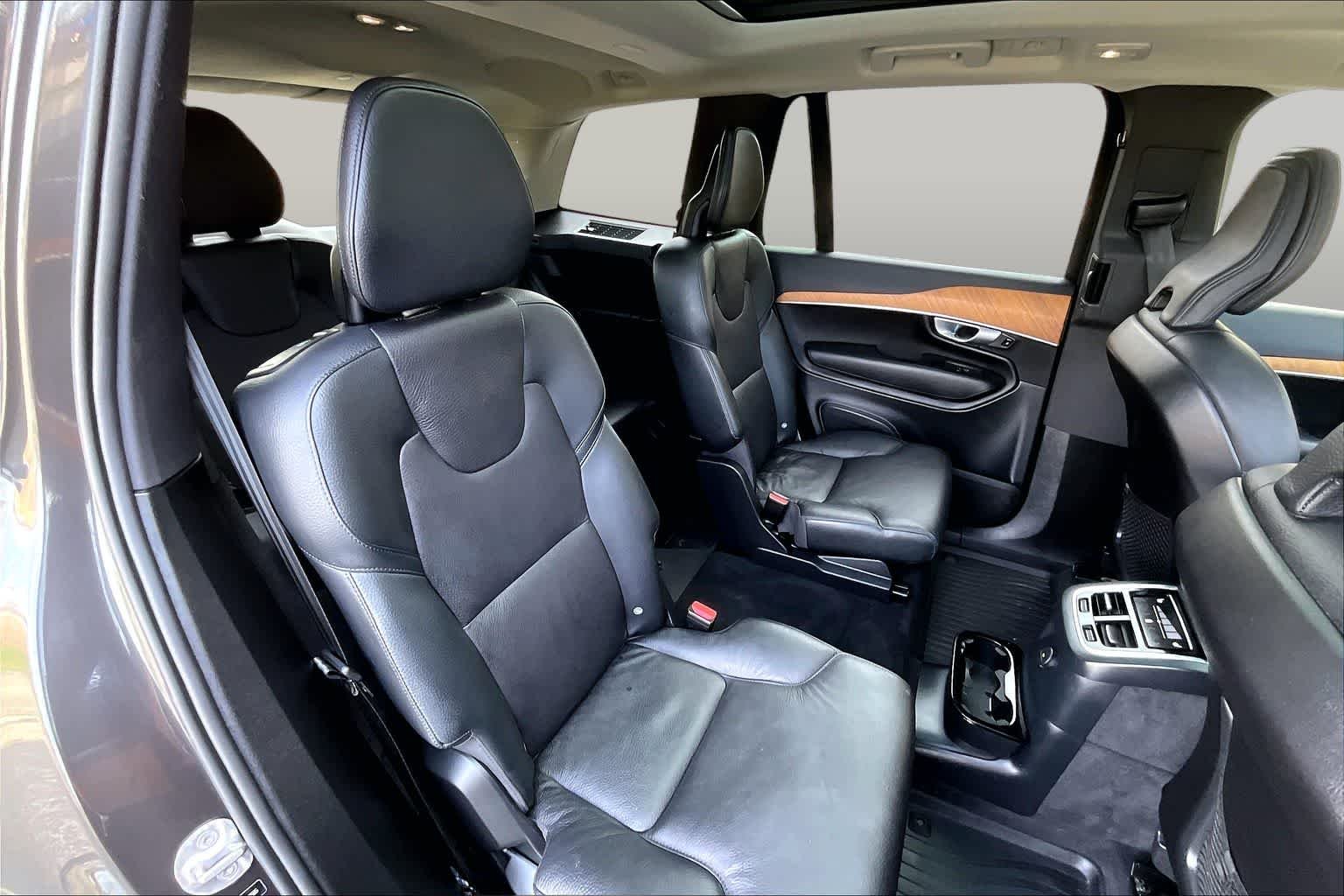 Used 2024 Platinum Grey Metallic Volvo Plus image 20
