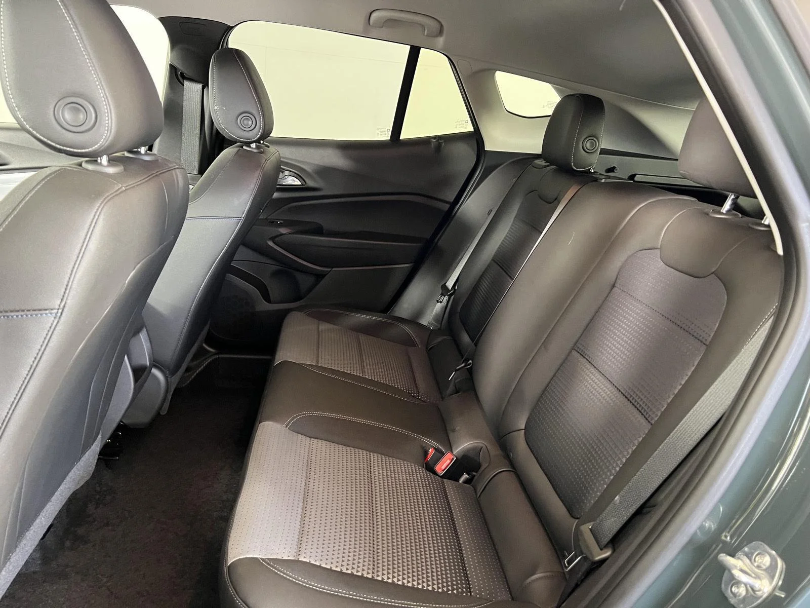 Used 2025 Cypress Gray Chevrolet LT image 17