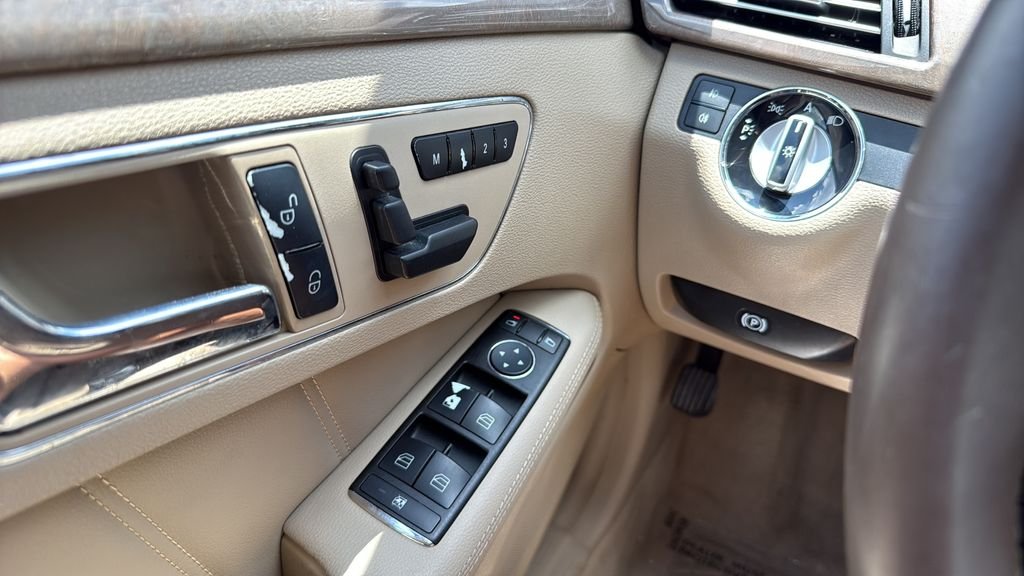 Used 2010  Mercedes-Benz E 350 image 20
