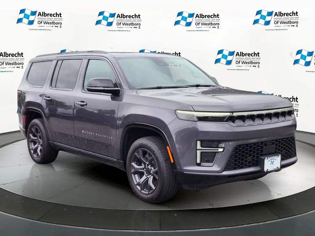 New 2026 Baltic-Gray Metallic Clear-Coat Exterior Paint Jeep Limited Altitude image 7