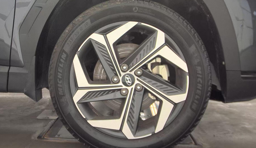 Used 2023 Gray Hyundai Limited image 9