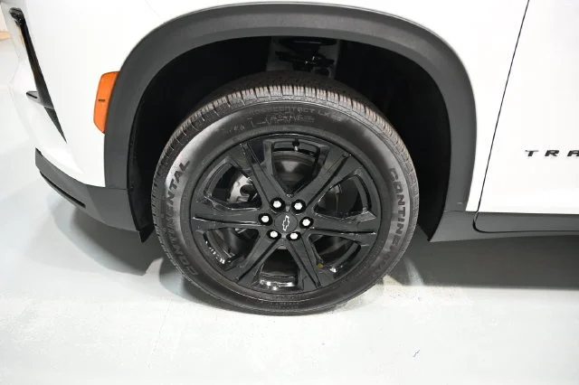2027 Chevrolet Traverse LT - Photo 30