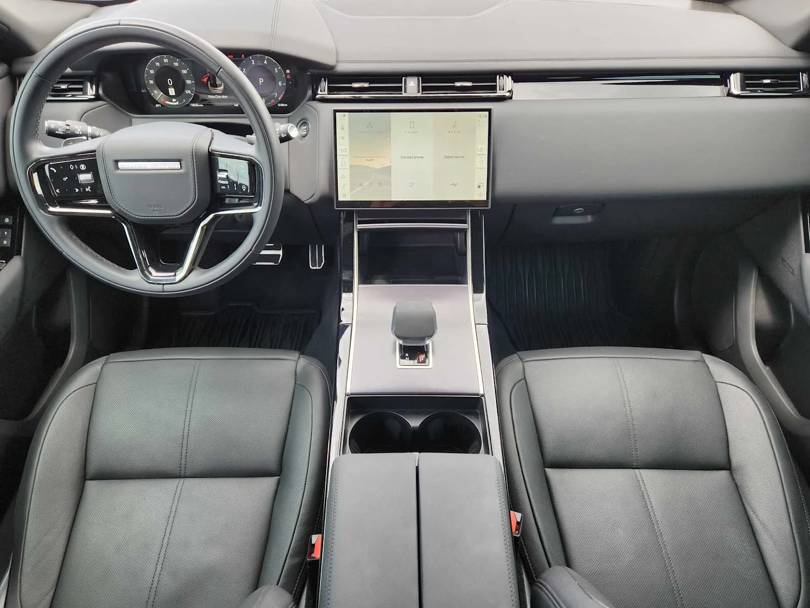 Certified Used 2026 Charente Grey Premium Metallic Land Rover Dynamic SE image 23