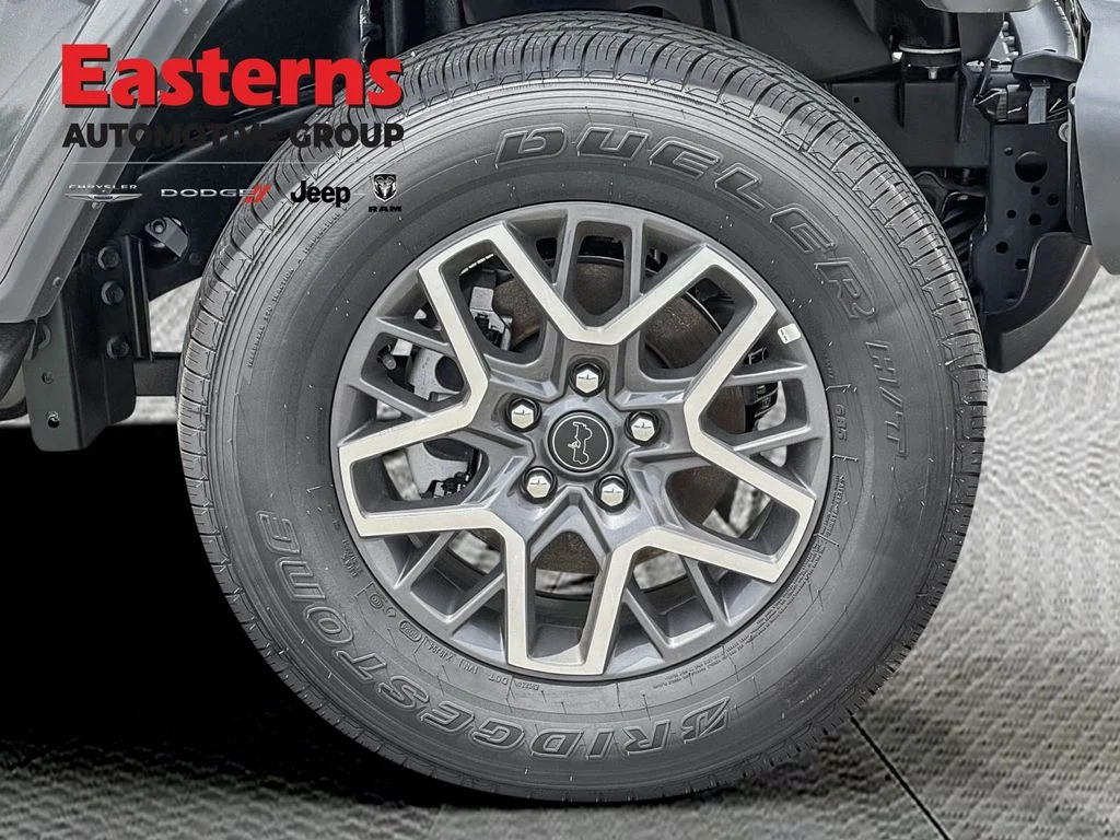 New 2025 Granite Crystal Metallic Clear-Coat Exterior Paint Jeep Sahara image 27