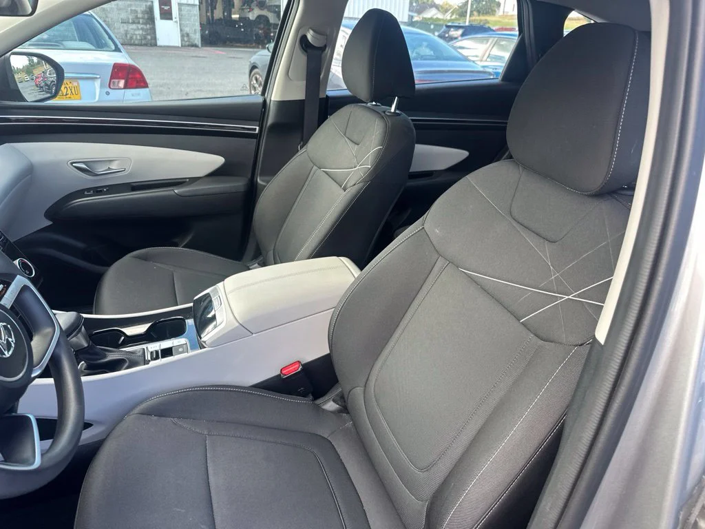 Used 2022 Shimmering Silver Hyundai SE image 20
