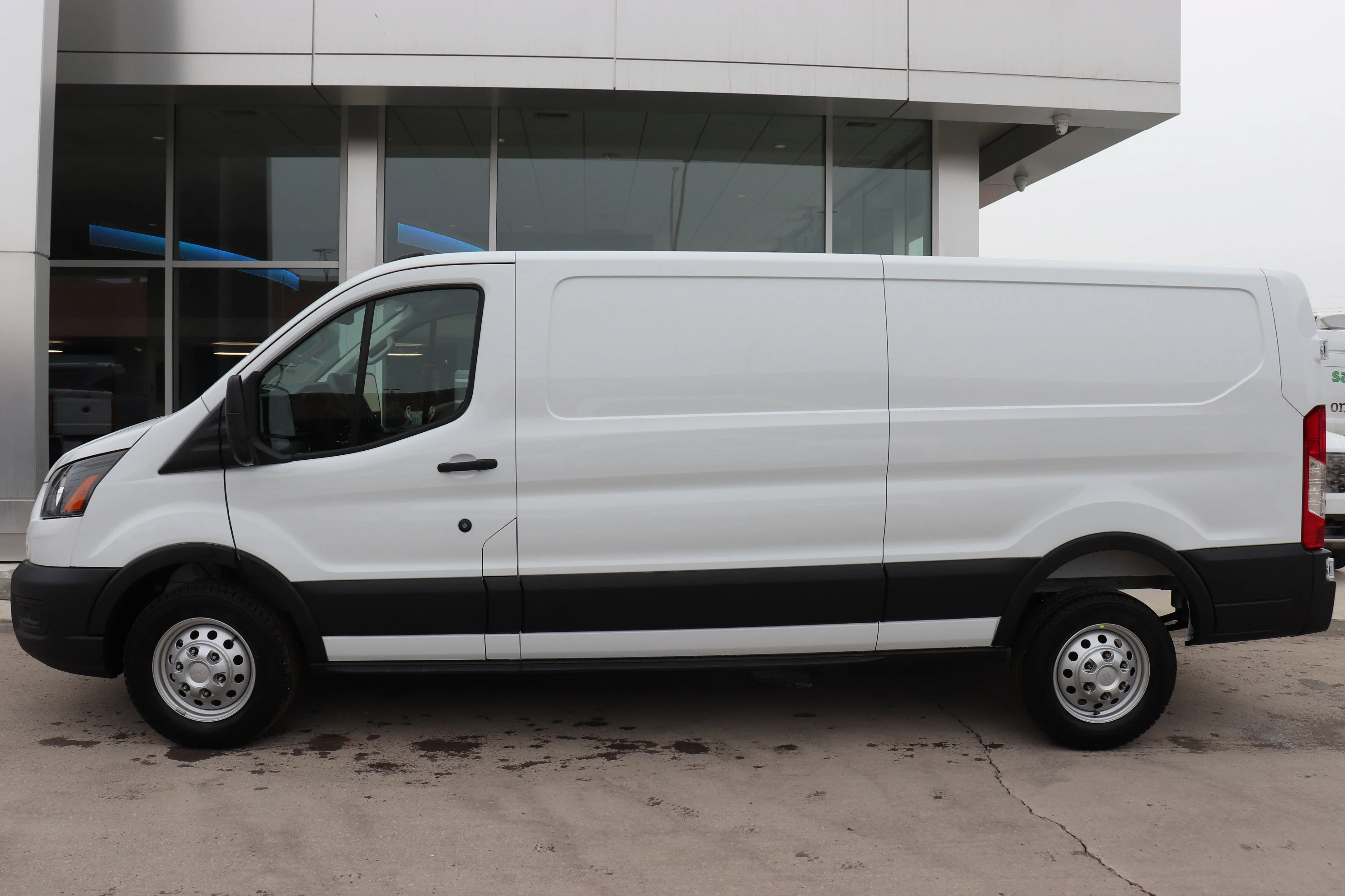 New 2026 Oxford White Ford  image 3