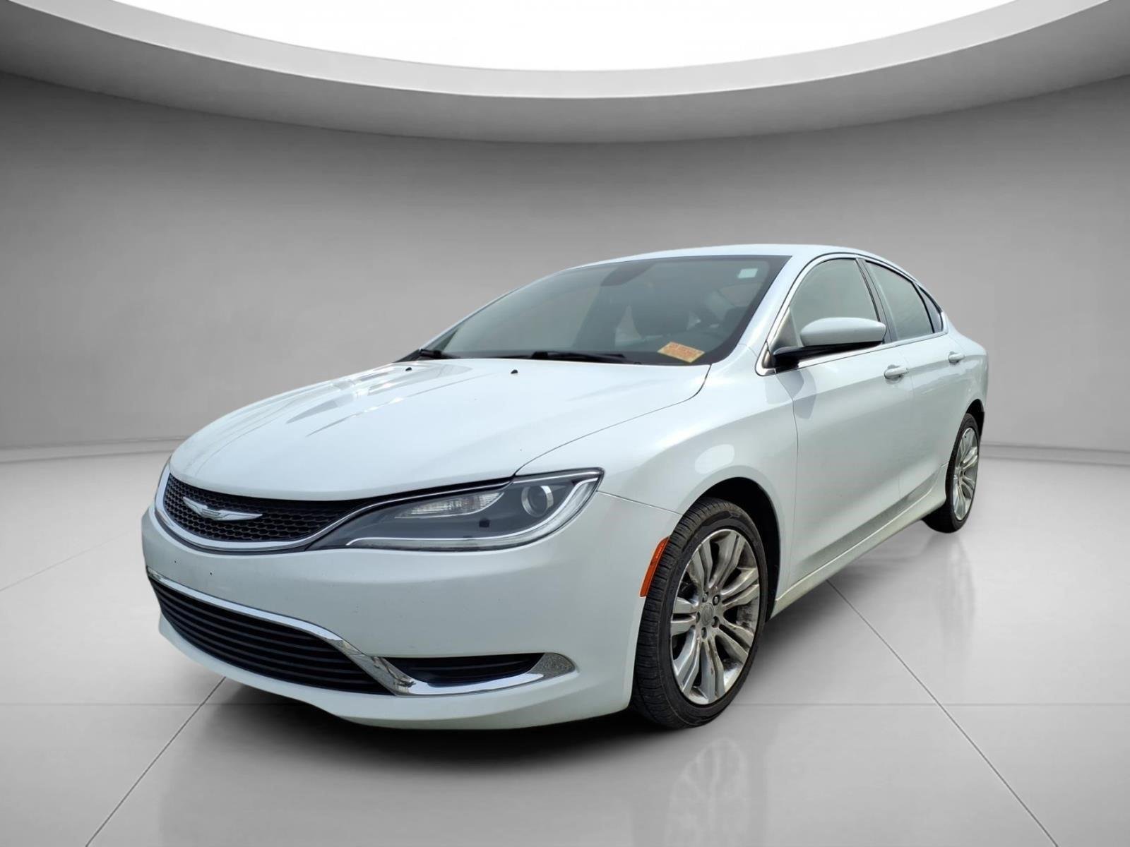 Used 2015 Bright White Clearcoat Chrysler Limited image 1
