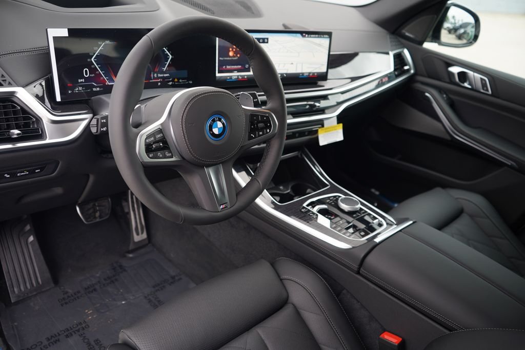 New 2026 Mineral White Metallic BMW xDrive50e image 11