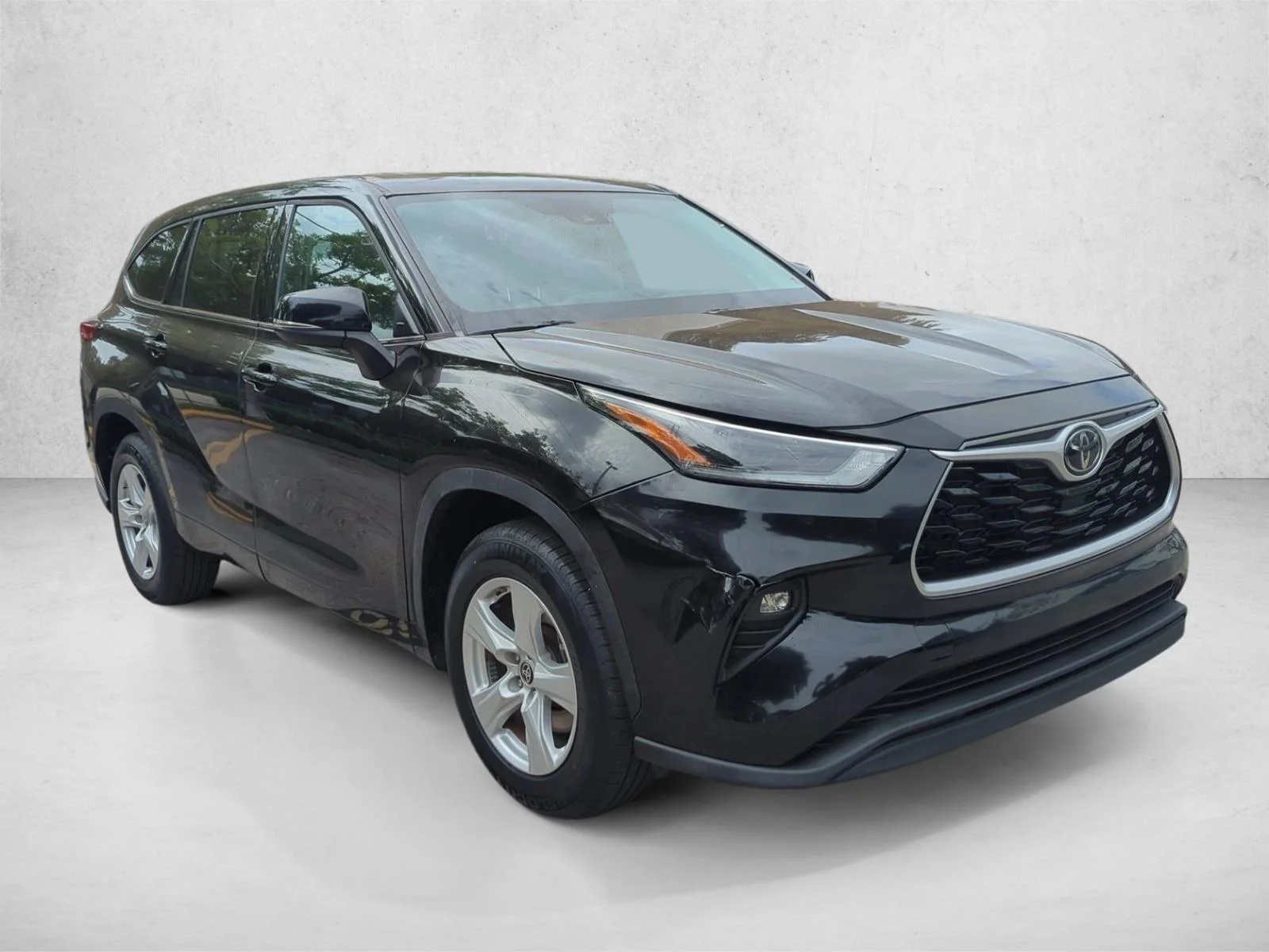 Used 2021 Midnight Black Metallic Toyota LE image 3