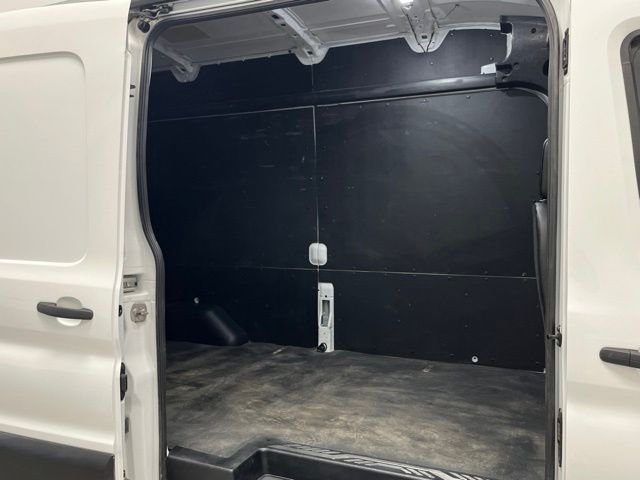 Used 2025 Oxford White Ford Base image 24