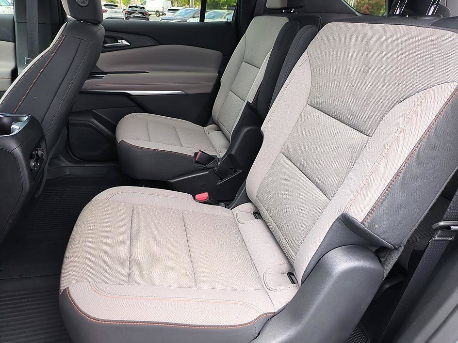 Used 2025 Sterling Gray Metallic Chevrolet FWD LT image 28