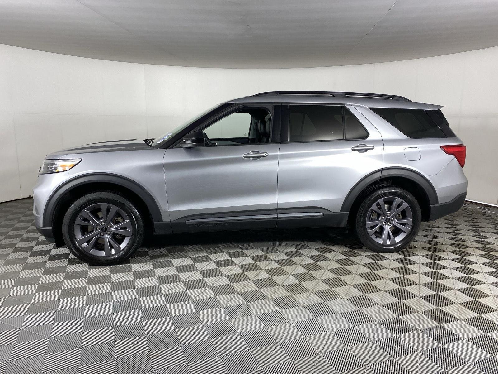 Used 2023 Iconic Silver Ford XLT image 7