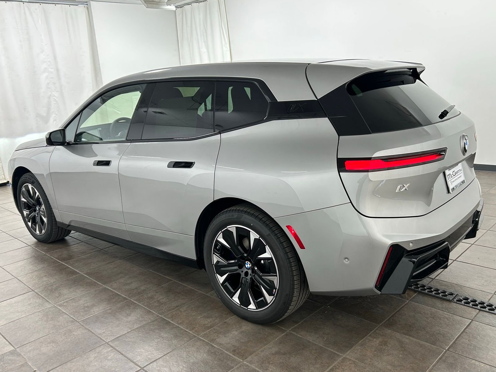 New 2026 Space Silver Metallic BMW xDrive45 image 3