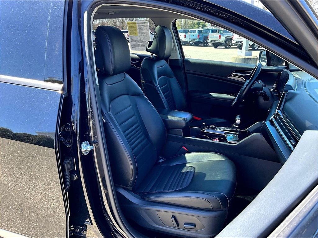 Used 2023 Black Kia SX-Prestige image 11