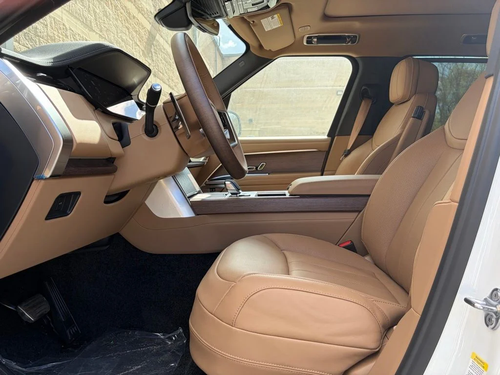 New 2026 Fuji White Land Rover SE image 11