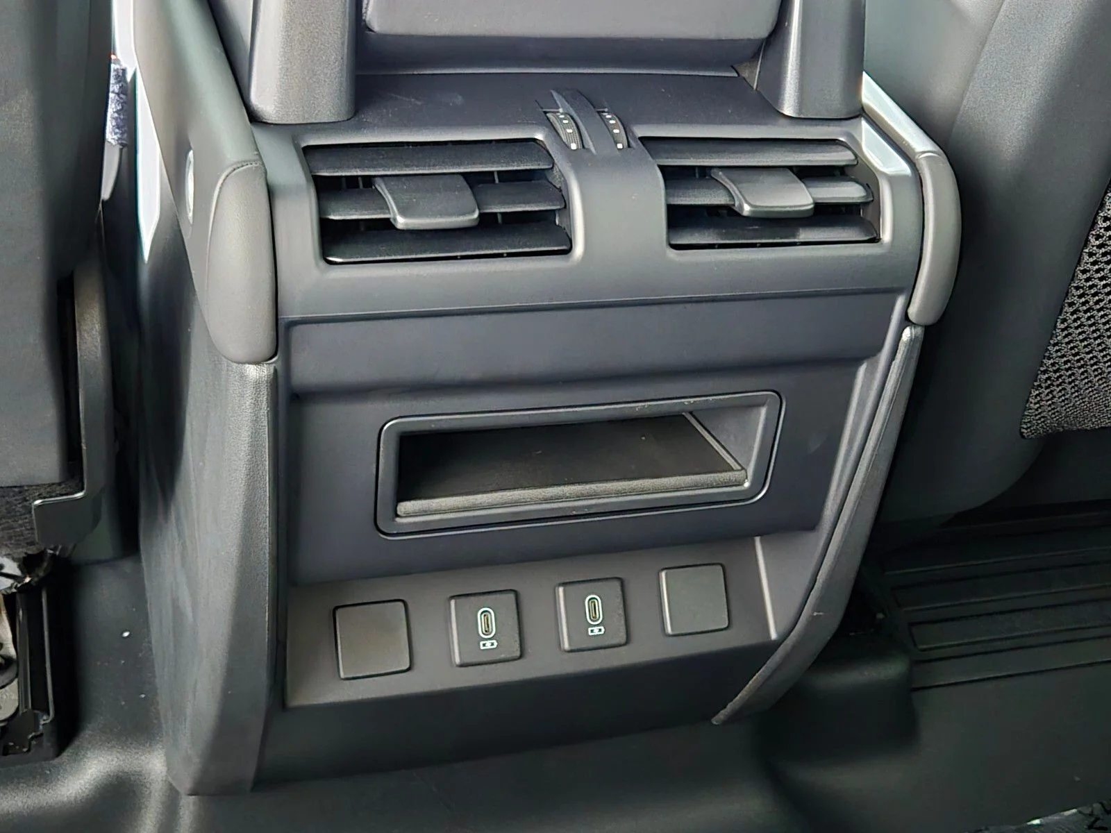 New 2026 Woolstone Green Land Rover X-Dynamic SE image 14