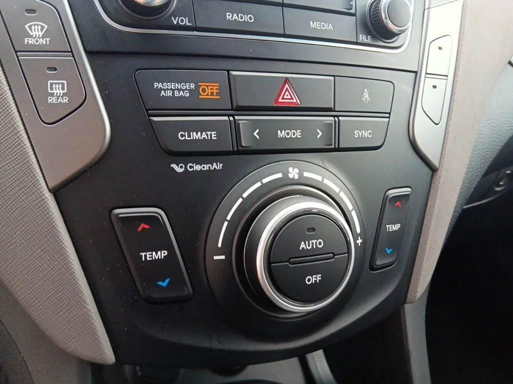 Used 2018 Pearl White Hyundai 2.4 Base image 23