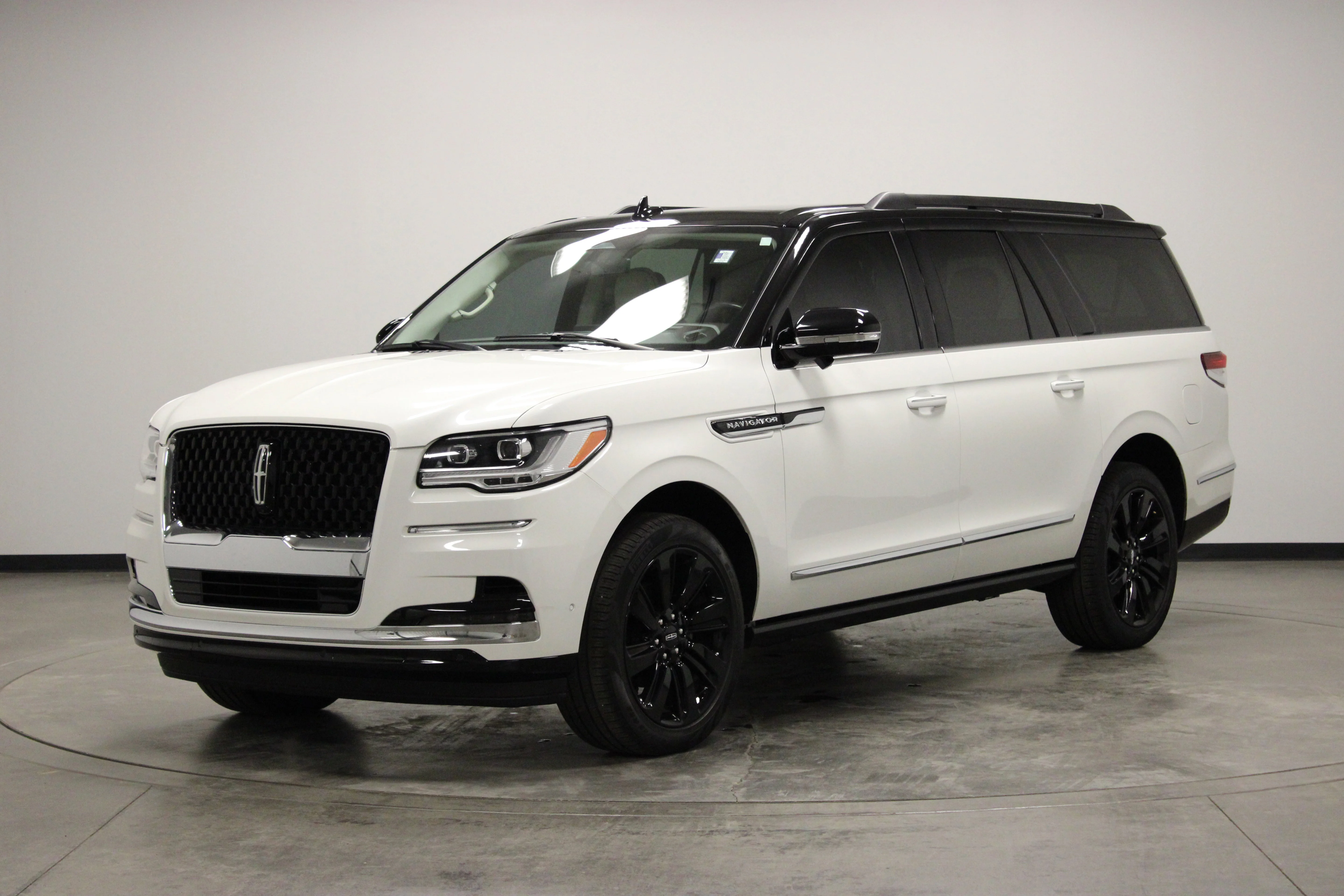 Used 2024 White Metallic Lincoln Black Label image 4