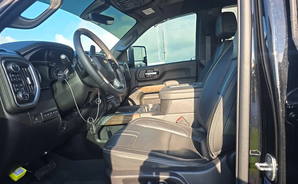 Used 2022 Black Chevrolet High Country image 8