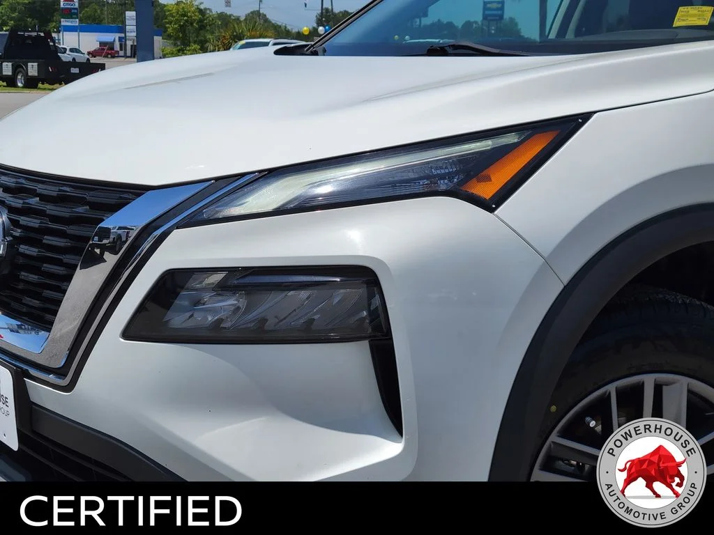 Used 2023 White Nissan S image 11