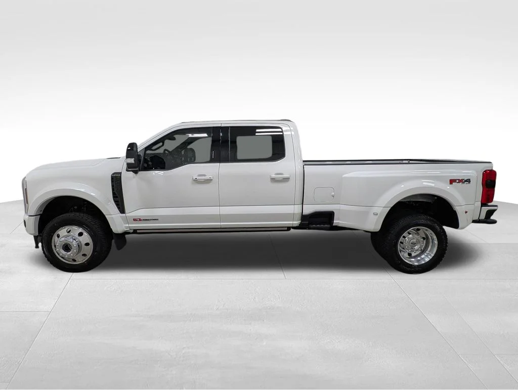 New 2026 Star White Metallic Tri-Coat Ford F-450® Platinum® image 1