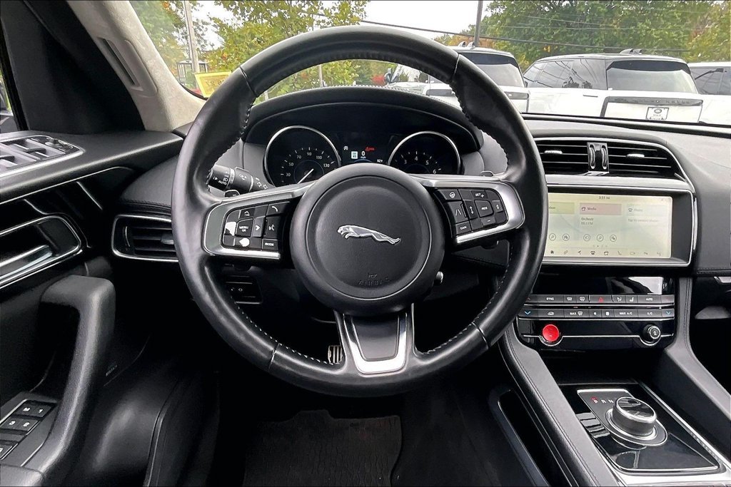 Used 2019 Gray Jaguar 25t Prestige image 5