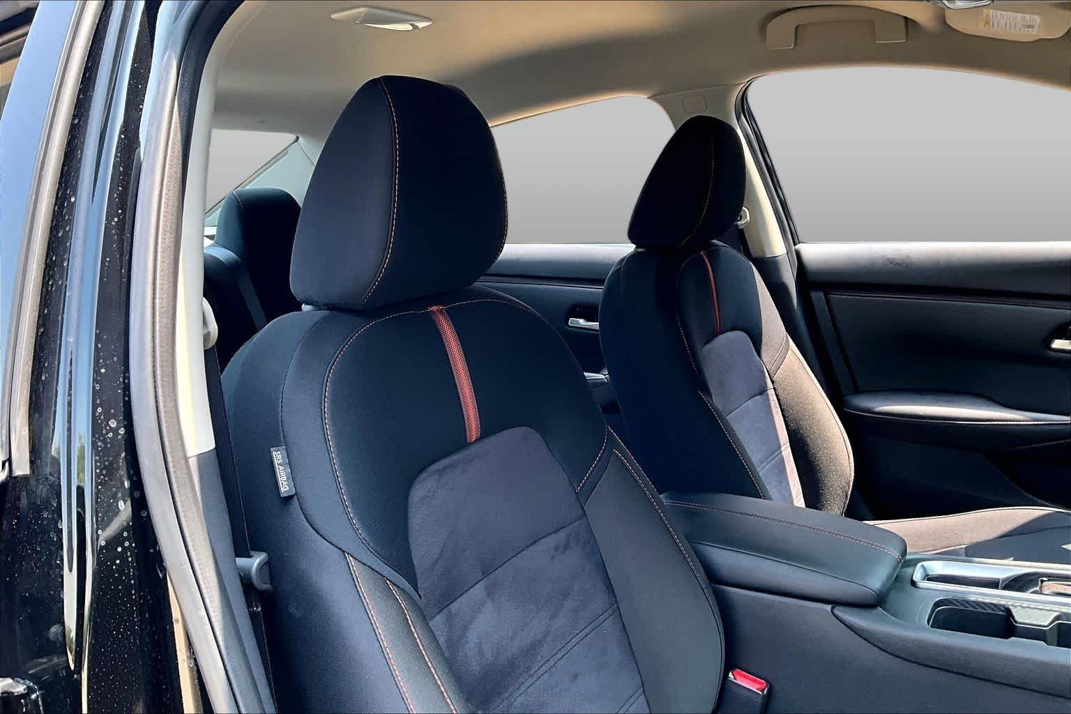 Used 2025 Super Black Nissan SR image 9