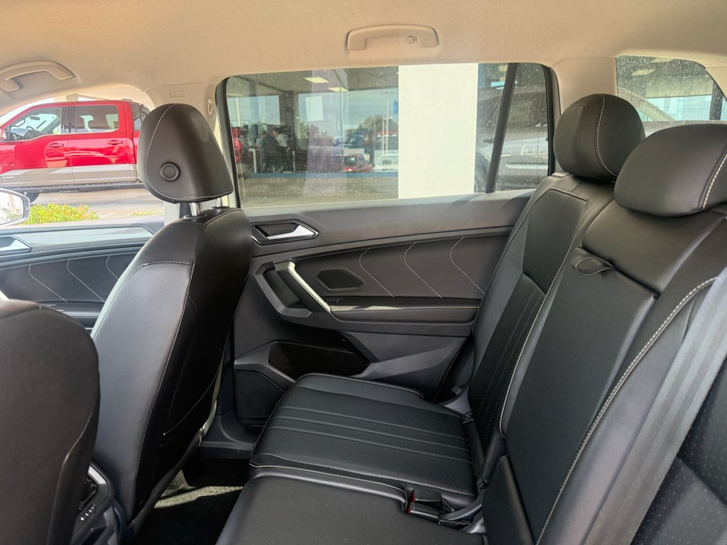 Used 2023 Pyrite Silver Metallic Volkswagen SE image 12