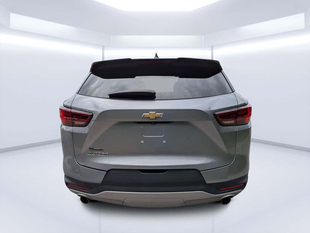 Used 2023 Gray Chevrolet LT image 4