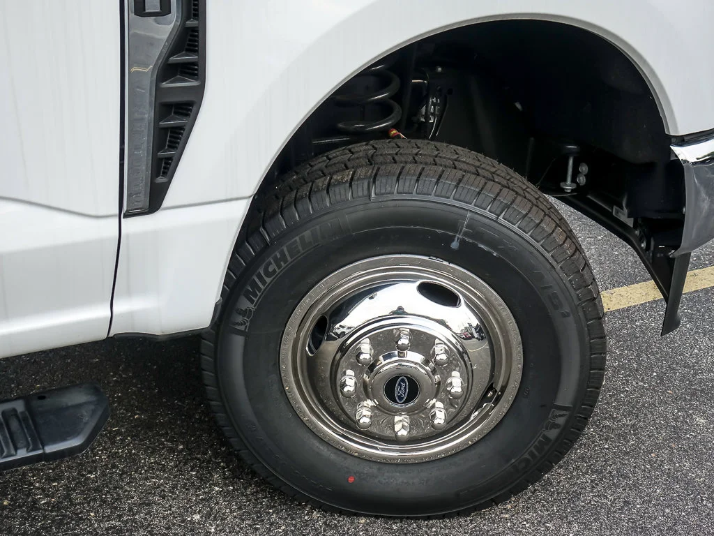 New 2026 Oxford White Ford XL image 10
