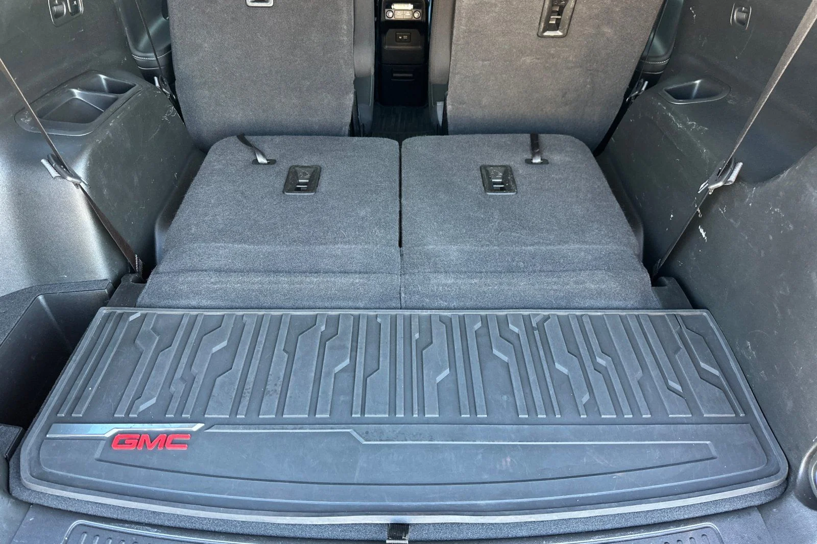 Used 2022 White GMC SLE image 17