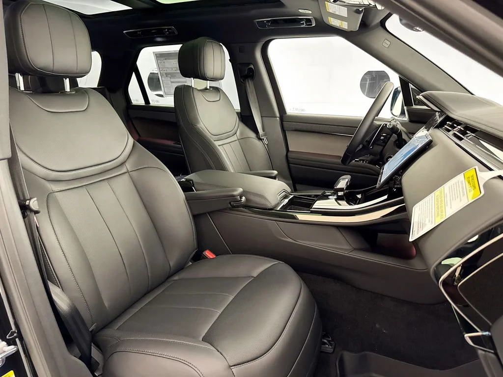 New 2026 Santorini Black Land Rover SE image 29
