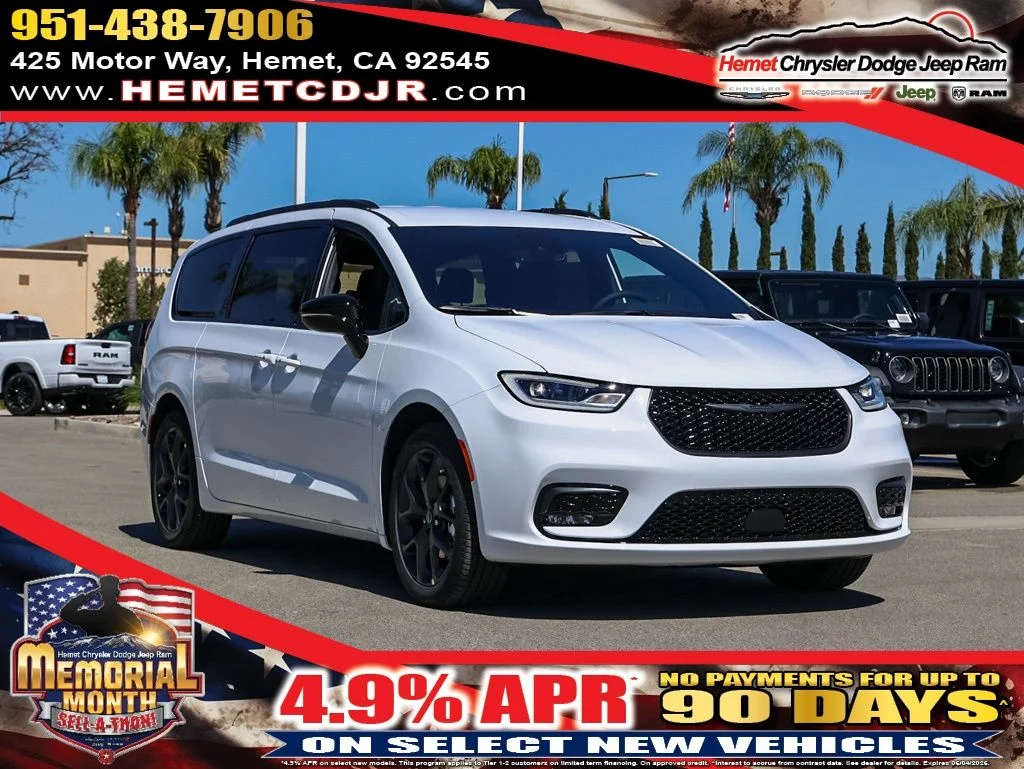 2026 Chrysler Pacifica Select's photo