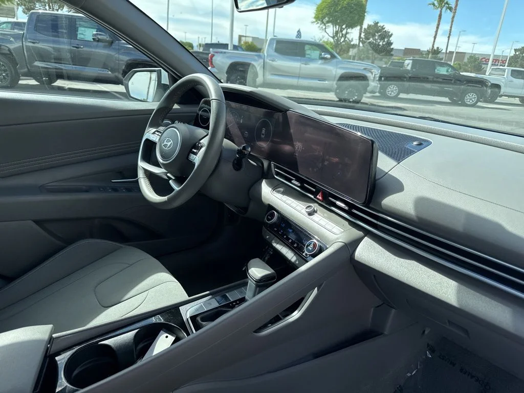 2025 Hyundai Elantra SEL - Photo 22