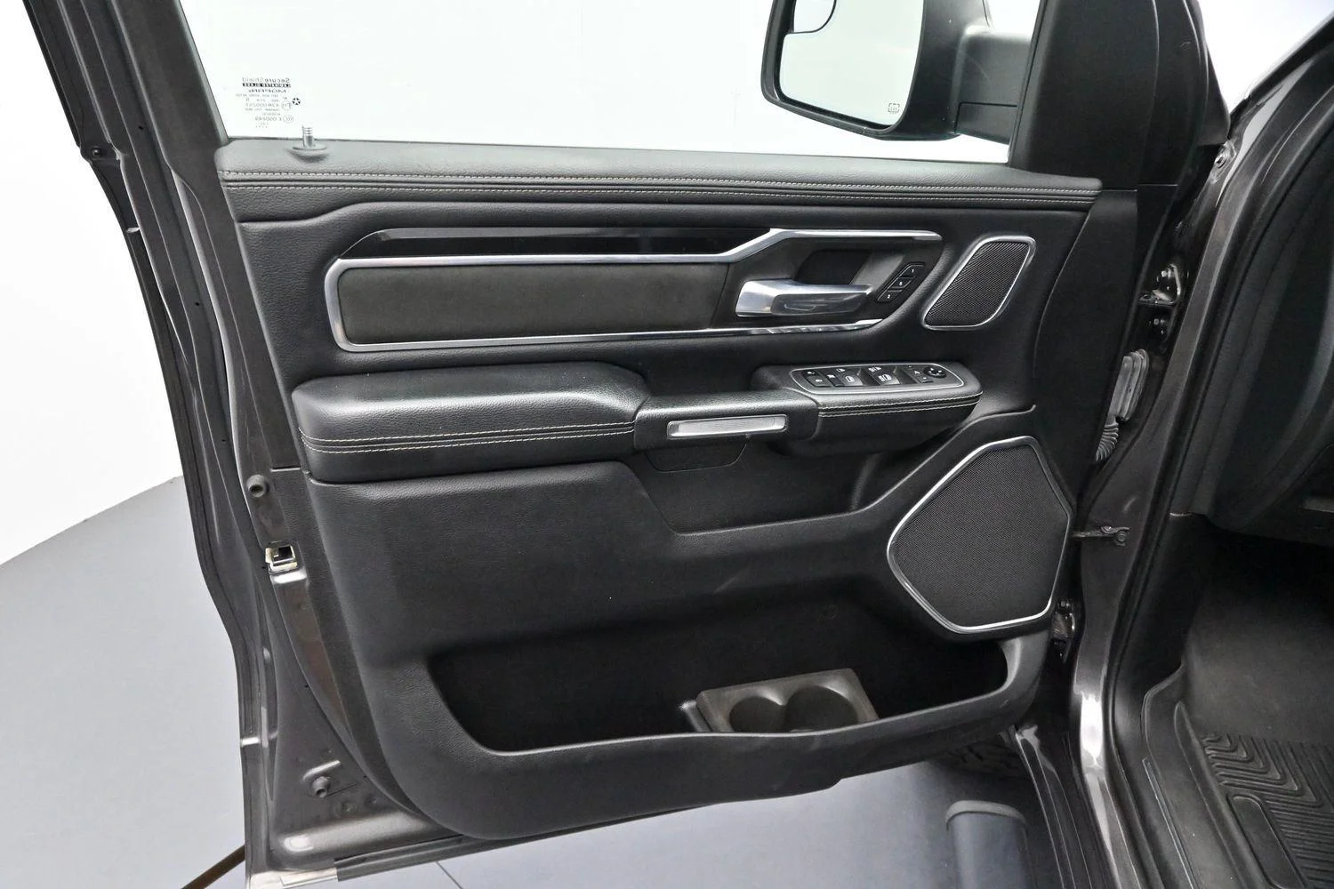 Used 2021 Granite Crystal Metallic Clearcoat Ram Laramie image 9