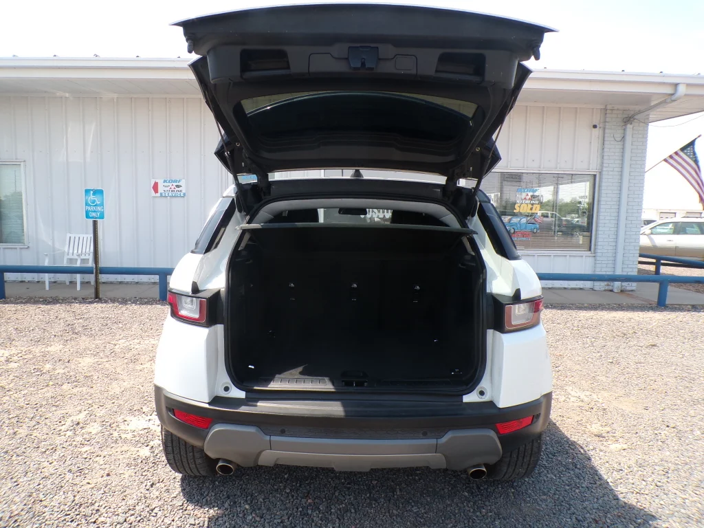 Used 2018 Fuji White Land Rover SE image 25