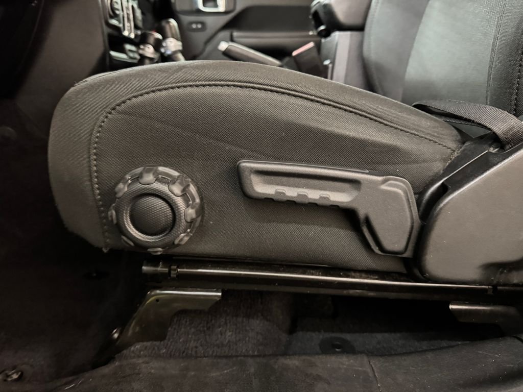 Used 2022 Green Jeep Unlimited Sport Altitude image 15