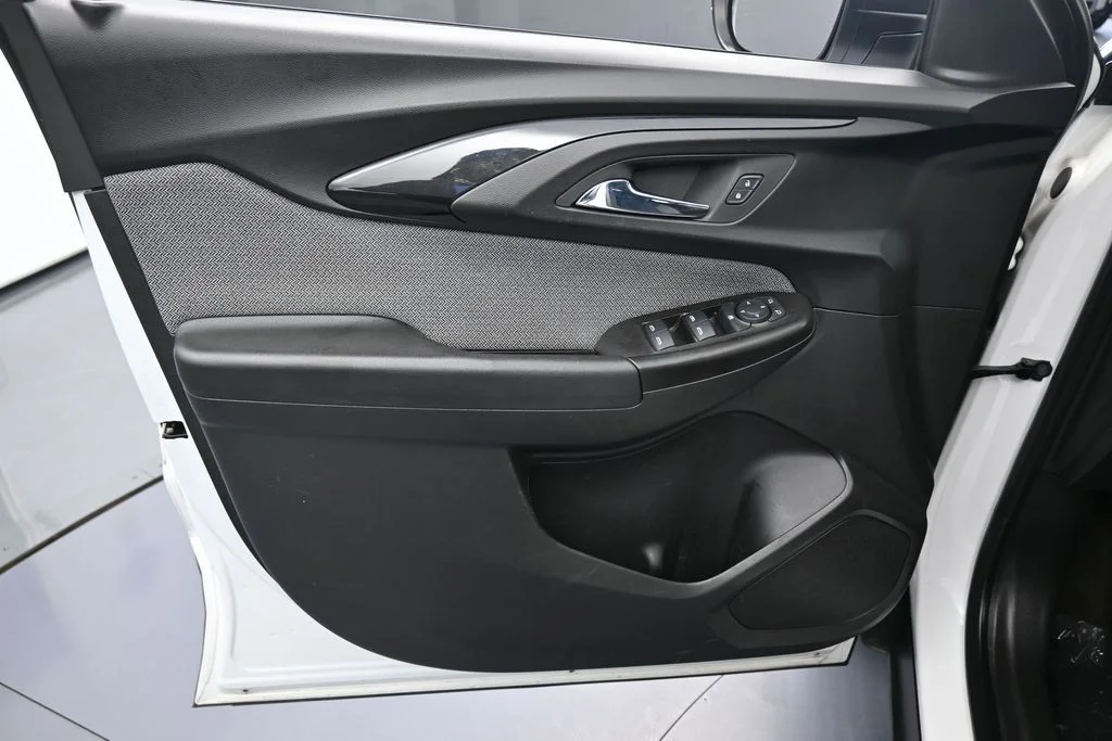 Used 2023 Summit White Chevrolet LS image 11