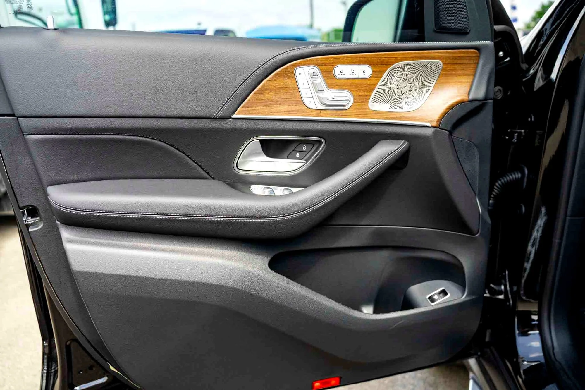 New 2026 Obsidian Mercedes-Benz GLE 450 image 8