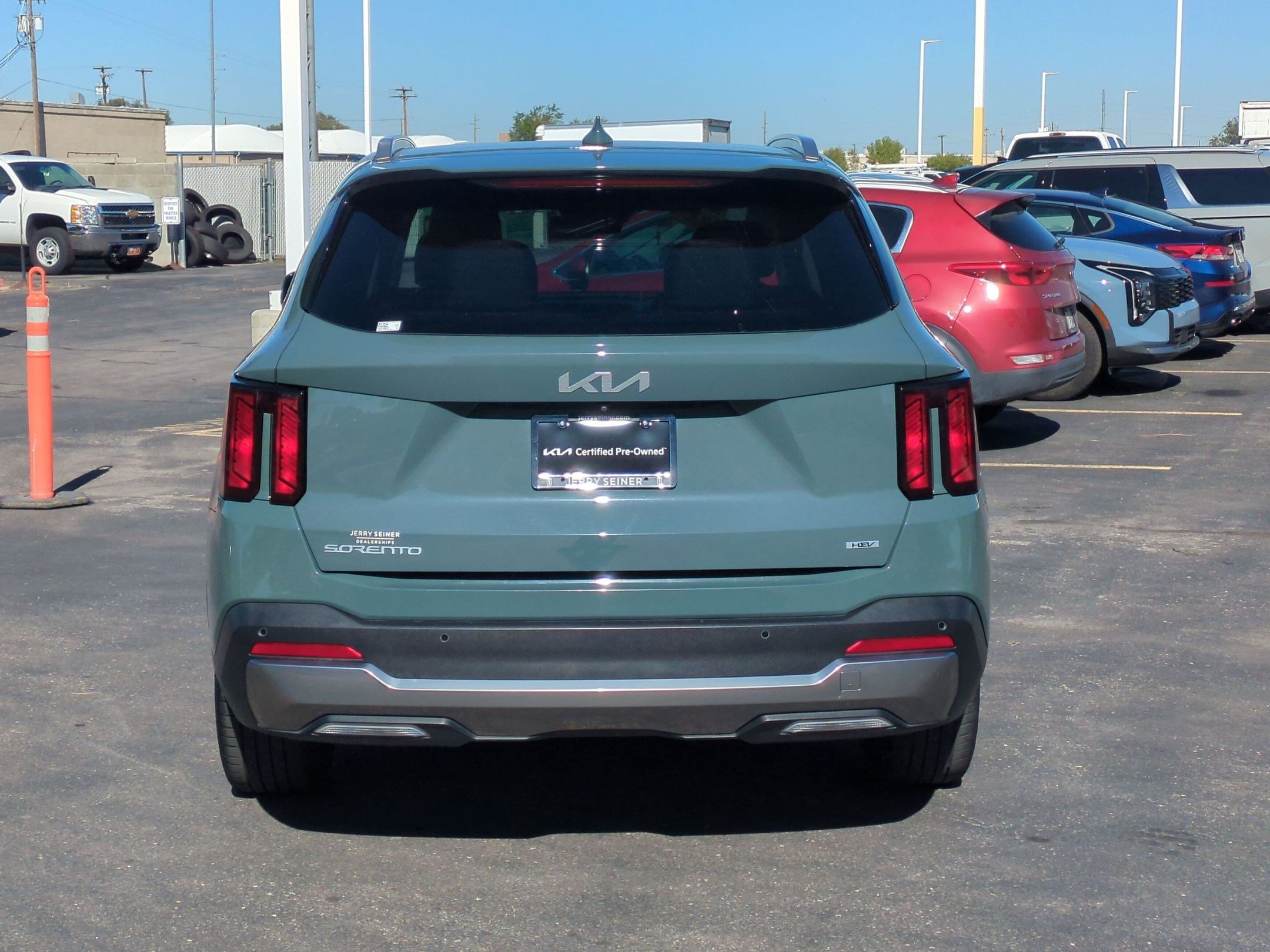 Used 2025 Cityscape Green Kia EX image 4