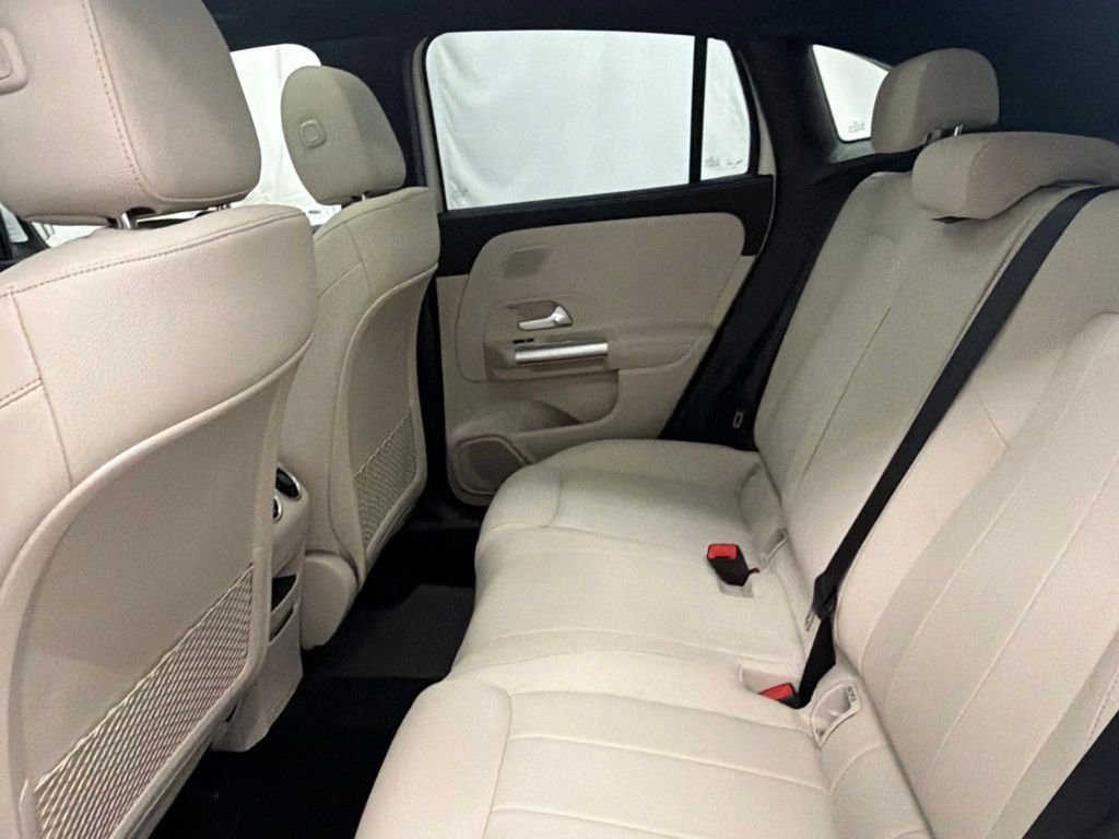 New 2026 Polar White Mercedes-Benz GLA 250 image 20