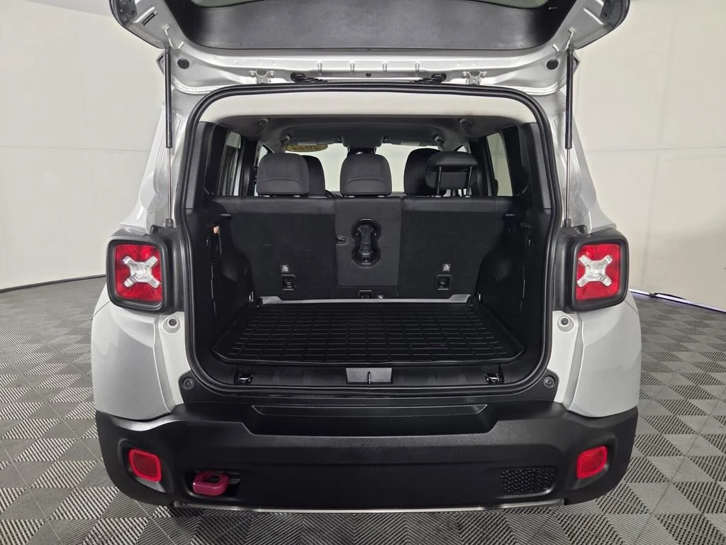 Used 2020 Glacier Metallic Clearcoat Jeep Trailhawk image 27